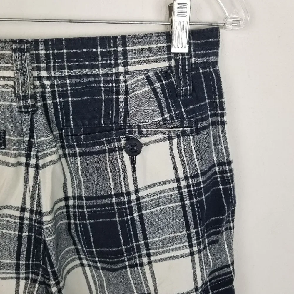 Sonoma Lifestyles Blue and White Plaid Shorts Size 30‎